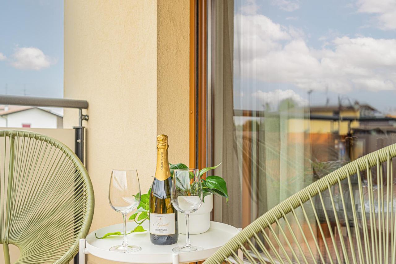 Hygge Family Apartment - One Step Away From The Lake!!! Sirmione Exteriör bild