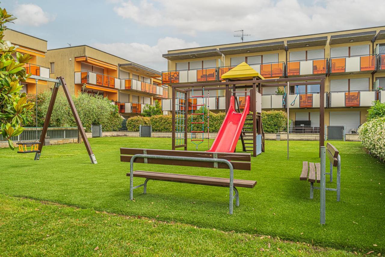 Hygge Family Apartment - One Step Away From The Lake!!! Sirmione Exteriör bild