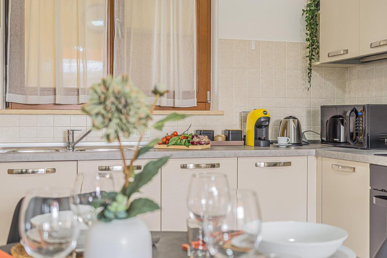 Hygge Family Apartment - One Step Away From The Lake!!! Sirmione Exteriör bild