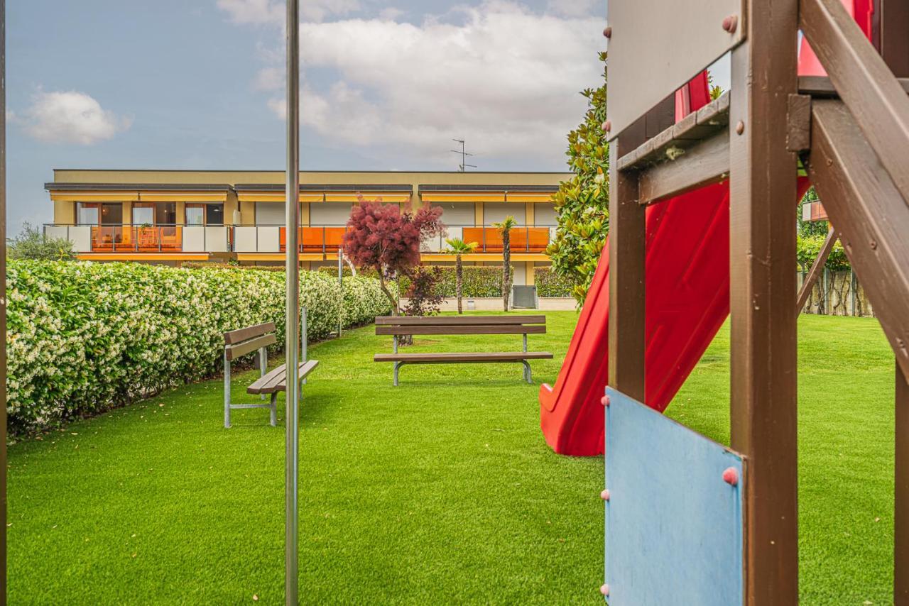 Hygge Family Apartment - One Step Away From The Lake!!! Sirmione Exteriör bild